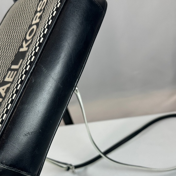 MICHAEL KORS Women's Jet Set Large Eastwest Cross Body Bag - Blk/ Off White - Picture 15 of 16